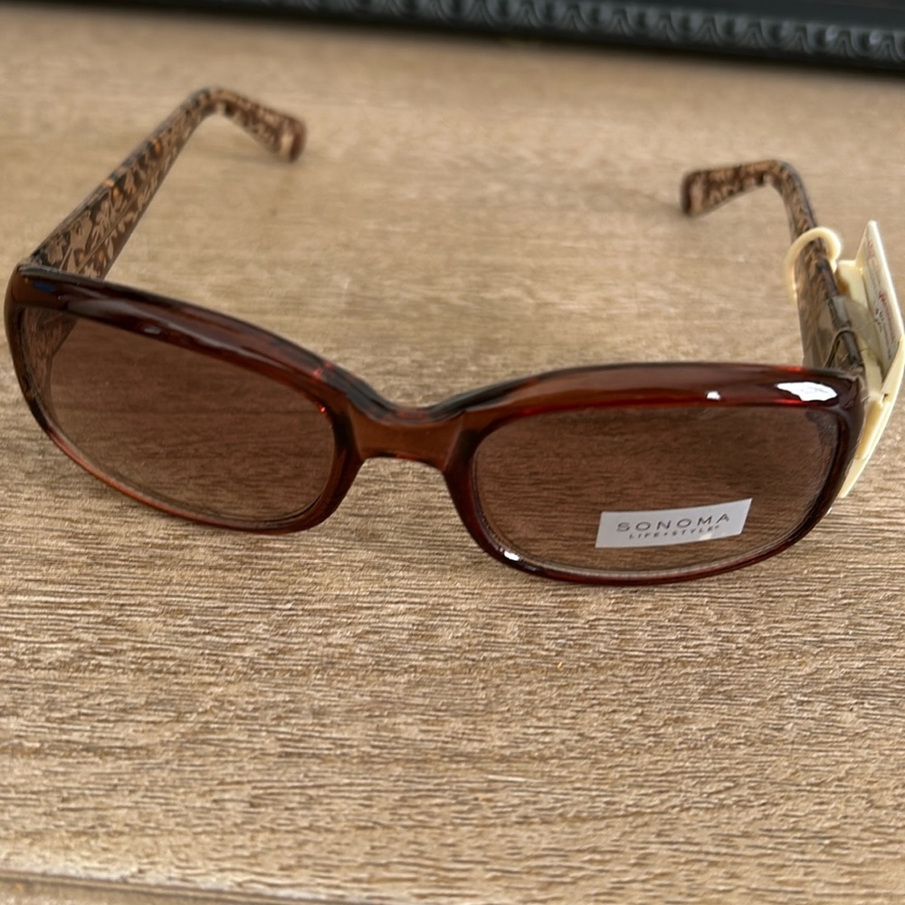 Lady’s sunglasses
